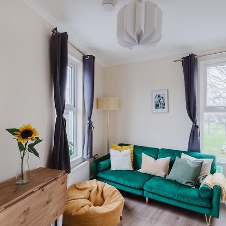 Modern Cosy Corner Flat 3 Bed And Loft Sleep 7 People Apartman London Kültér fotó