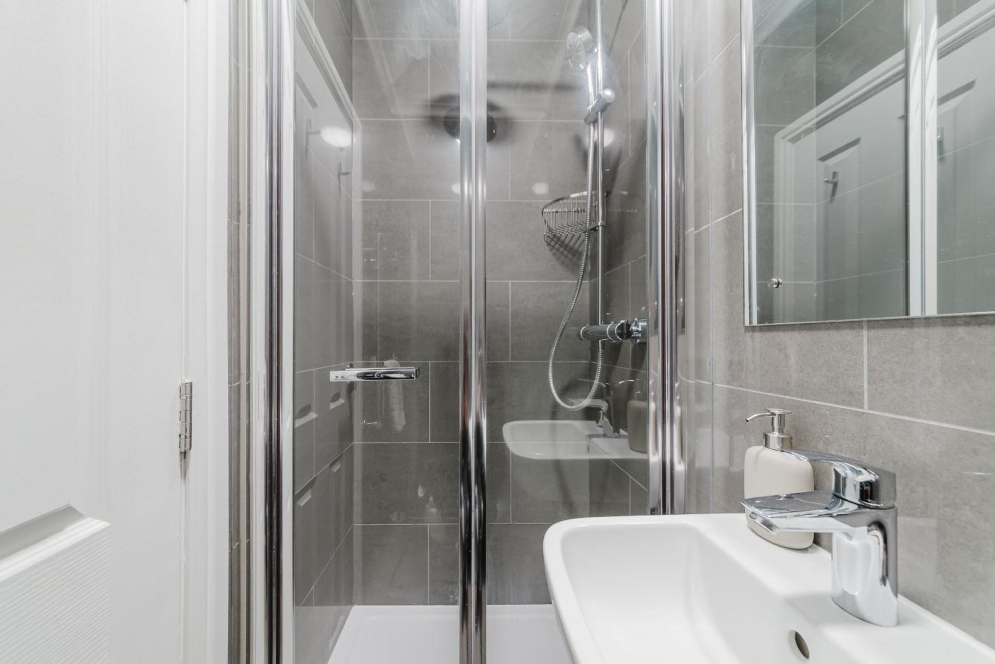 Modern Cosy Corner Flat 3 Bed And Loft Sleep 7 People Apartman London Kültér fotó