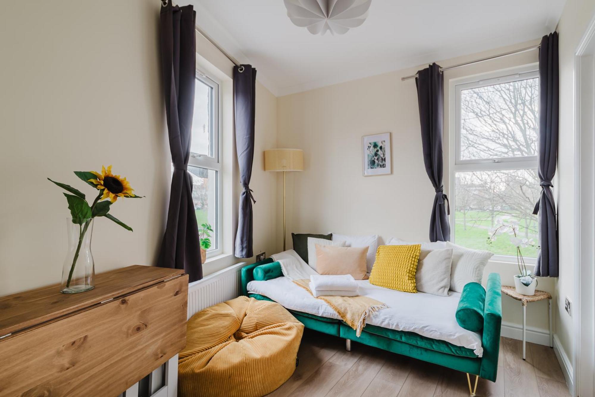 Modern Cosy Corner Flat 3 Bed And Loft Sleep 7 People Apartman London Kültér fotó